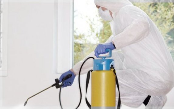 В Харькове дезинфицируют подъезды и остановки В Харькове дезинфицируют подъезды и остановки