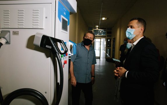 Алексей Кучер посетил завод «Хартрон» Алексей Кучер посетил завод «Хартрон»