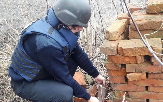 Дергачевский район: пиротехники ДСНС обезвредили устаревший артснаряд, обнаруженный на частном дворе Дергачевский район: пиротехники ДСНС обезвредили устаревший артснаряд, обнаруженный на частном дворе