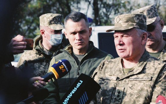 Для близких и родственников погибших в авиакатастрофе работает телефон горячей линии Для близких и родственников погибших в авиакатастрофе работает телефон горячей линии