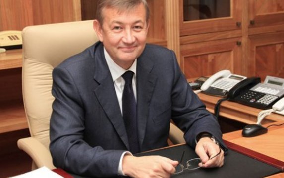 Геннадий Кернес поздравил с днем рождения Сергея Чернова Геннадий Кернес поздравил с днем рождения Сергея Чернова