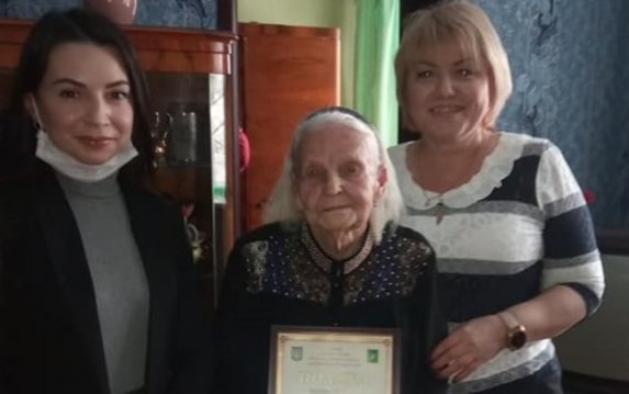 Харьковчанка, ветеран Второй мировой войны отметила столетний юбилей Харьковчанка, ветеран Второй мировой войны отметила столетний юбилей
