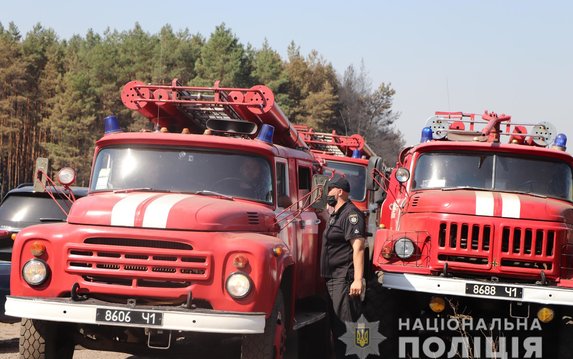 Харьковская полиция продолжает работать в усиленном режиме в районах пожаров экосистем региона Харьковская полиция продолжает работать в усиленном режиме в районах пожаров экосистем региона