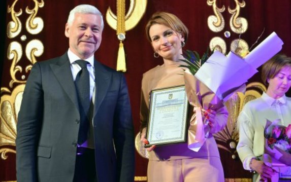 Игорь Терехов поздравил учителей Киевского района с 8 Марта Игорь Терехов поздравил учителей Киевского района с 8 Марта