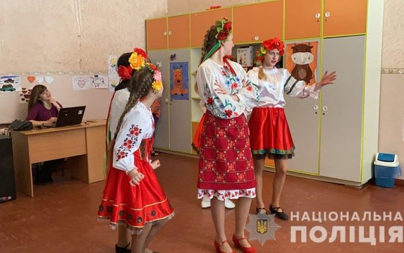 Коллектив полицейского театра «Дети будущего» посетил школы-интерната в Харькове Коллектив полицейского театра «Дети будущего» посетил школы-интерната в Харькове