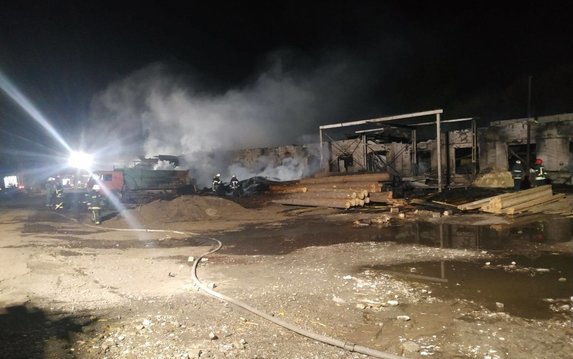 м. Харьков: пожарные локализовали пожар в деревообрабатывающем цехе м. Харьков: пожарные локализовали пожар в деревообрабатывающем цехе