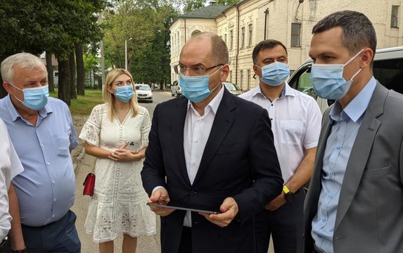 Максим Степанов и Алексей Кучер ознакомились с работой харьковской 17-й больницы, принимающей больных COVID-19 Максим Степанов и Алексей Кучер ознакомились с работой харьковской 17-й больницы, принимающей больных COVID-19