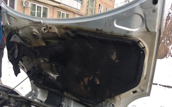 Московский район: спасатели потушили пожар в автомобиле Московский район: спасатели потушили пожар в автомобиле