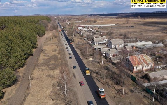 На дороге Харьков - Липцы - Борисовка восстанавливают почти 6-километровый участок На дороге Харьков - Липцы - Борисовка восстанавливают почти 6-километровый участок