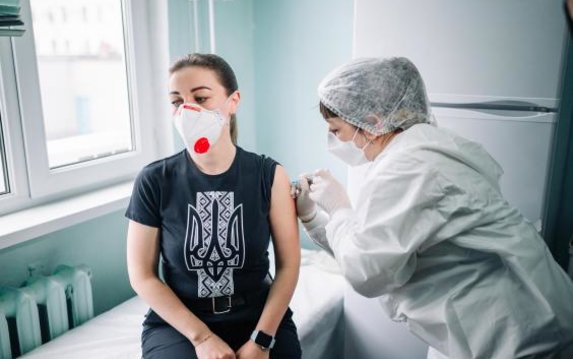 На Харьковщине к вакцинальной кампании присоединились патрульные полицейские На Харьковщине к вакцинальной кампании присоединились патрульные полицейские