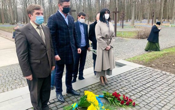 На Харьковщине почтили память жертв Катынского преступления На Харьковщине почтили память жертв Катынского преступления