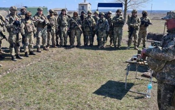 На Харьковщине прошли тренировки бойцов территориальной обороны На Харьковщине прошли тренировки бойцов территориальной обороны