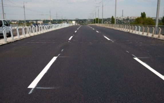 На Коммунальном мосту меняется схема движения На Коммунальном мосту меняется схема движения