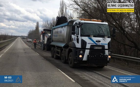 На объездной дороге уложено 4,8 км выравнивающего слоя из асфальтобетона На объездной дороге уложено 4,8 км выравнивающего слоя из асфальтобетона