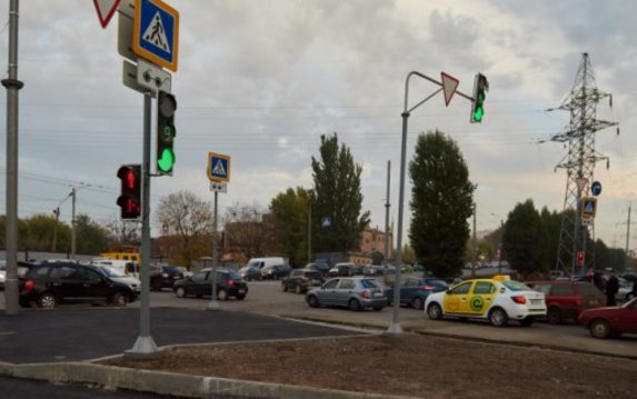 На перекрестке перед Велозаводским мостом установили светофоры На перекрестке перед Велозаводским мостом установили светофоры