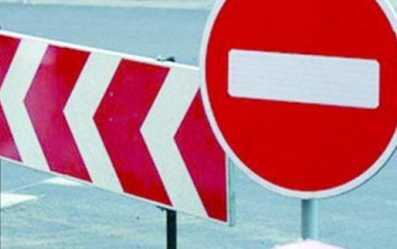 На площади Театральной до конца октября запрещено движение транспорта На площади Театральной до конца октября запрещено движение транспорта