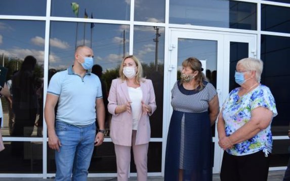 На строительстве Дергачевского ФОКа завершают благоустройство, заведение обустраивают спортивным оборудованием На строительстве Дергачевского ФОКа завершают благоустройство, заведение обустраивают спортивным оборудованием