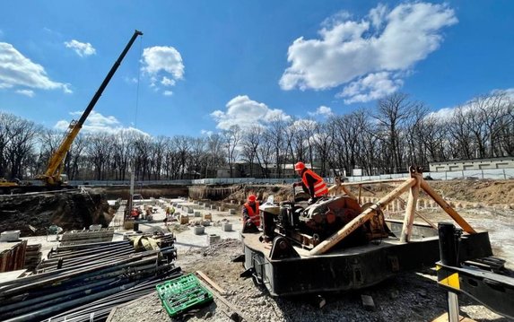 Начался монтаж колонн нового корпуса онкологического центра Начался монтаж колонн нового корпуса онкологического центра