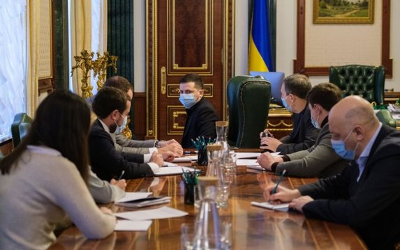 Первыми должны быть вакцинированы медработники, военные, люди пожилого возраста. Президент Первыми должны быть вакцинированы медработники, военные, люди пожилого возраста. Президент