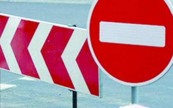 По переулку Банному на четыре дня запрещается движение транспорта По переулку Банному на четыре дня запрещается движение транспорта