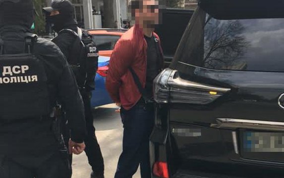 Полицейская спецоперация в центре Харькова: задержали пятерых участников банды, которые требовали 700 000 долларов США у бизнесмена Полицейская спецоперация в центре Харькова: задержали пятерых участников банды, которые требовали 700 000 долларов США у бизнесмена