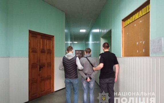 Полицейские Харькова задержали мужчину за совершение двух разбойных нападений Полицейские Харькова задержали мужчину за совершение двух разбойных нападений