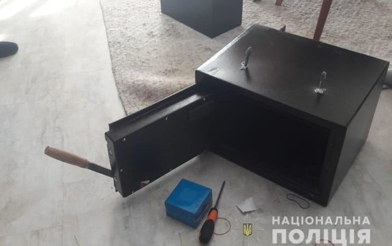 Полицейские Харьковщины разыскивают мужчину, который завладел крупной суммой денег Полицейские Харьковщины разыскивают мужчину, который завладел крупной суммой денег