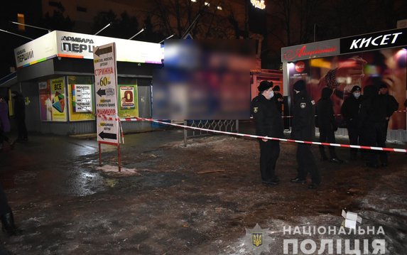 Полицейские устанавливают обстоятельства конфликта между гражданами в аптеке в Индустриальном районе Харькова Полицейские устанавливают обстоятельства конфликта между гражданами в аптеке в Индустриальном районе Харькова