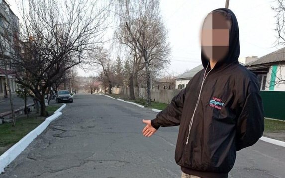 Полицейские задержали двух жителей Купянского района за ограбление молодого человека Полицейские задержали двух жителей Купянского района за ограбление молодого человека