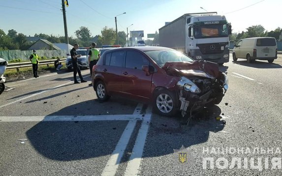 Полиция Харьковщины выясняет обстоятельства аварии с участием четырех транспортных средств Полиция Харьковщины выясняет обстоятельства аварии с участием четырех транспортных средств