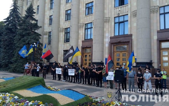 Полиция обеспечила правопорядок во время акции под стенами облгосадминистрации Полиция обеспечила правопорядок во время акции под стенами облгосадминистрации