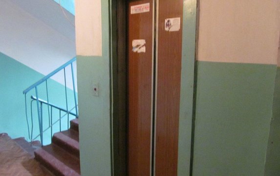 Полиция оперативно задержала мужчину, который в лифте напал на харьковчанина Полиция оперативно задержала мужчину, который в лифте напал на харьковчанина