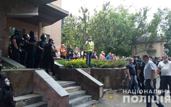 Полиция расследует обстоятельства конфликта во время акции возле медицинского учреждения в Шевченковском районе Харькова Полиция расследует обстоятельства конфликта во время акции возле медицинского учреждения в Шевченковском районе Харькова