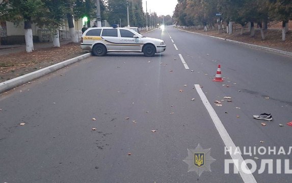 Полиция устанавливает личность водителя, который смертельно травмировал пешехода на Харьковщине и скрылся с места происшествия Полиция устанавливает личность водителя, который смертельно травмировал пешехода на Харьковщине и скрылся с места происшествия