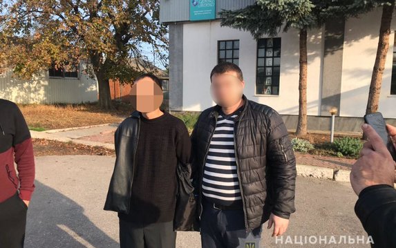 Полиция задержала мужчину, который на прошлой неделе совершил разбойные нападения на аптеки и кредит-кафе в четырех районах Харькова Полиция задержала мужчину, который на прошлой неделе совершил разбойные нападения на аптеки и кредит-кафе в четырех районах Харькова