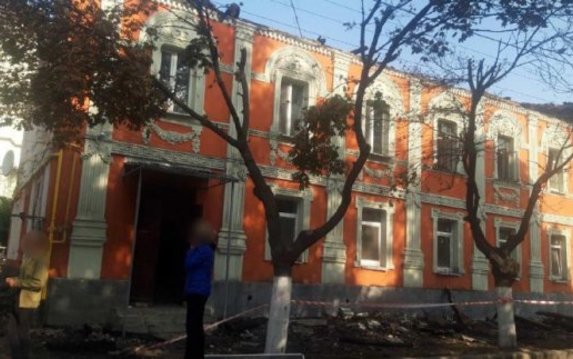 Пострадавший от пожара дом на улице Конторской приводят в порядок Пострадавший от пожара дом на улице Конторской приводят в порядок