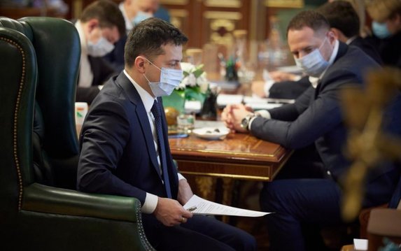 Президент дал задание срочно представить подробную программу COVID-вакцинации в Украине Президент дал задание срочно представить подробную программу COVID-вакцинации в Украине