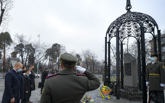 Президент Украины почтил память ликвидаторов аварии на Чернобыльской АЭС Президент Украины почтил память ликвидаторов аварии на Чернобыльской АЭС