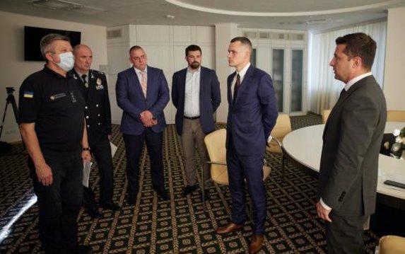 Президент зібрав термінову нараду щодо лісових пожеж на Харківщині та Луганщині Президент зібрав термінову нараду щодо лісових пожеж на Харківщині та Луганщині