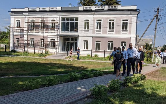 Реконструкцию Золочевской детской музыкальной школы планируют завершить в сентябре Реконструкцию Золочевской детской музыкальной школы планируют завершить в сентябре