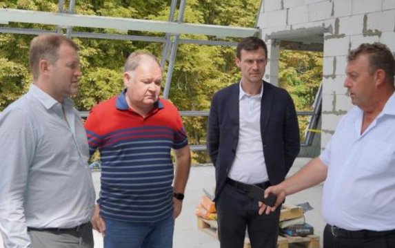 Руслан Тихонченко проверил ход строительства Изюмского ФОКа Руслан Тихонченко проверил ход строительства Изюмского ФОКа
