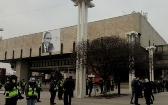 Сегодня в Харькове прощаются с Геннадием Кернесом Сегодня в Харькове прощаются с Геннадием Кернесом
