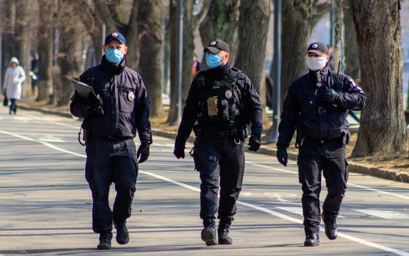 Следователи расследуют обстоятельства разбойного нападения на семью под Харьковом Следователи расследуют обстоятельства разбойного нападения на семью под Харьковом