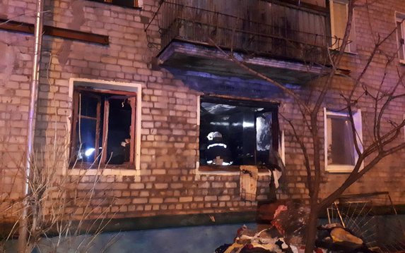 Слободской район: во время пожара в трехэтажке пожарными было спасено трое жильцов Слободской район: во время пожара в трехэтажке пожарными было спасено трое жильцов