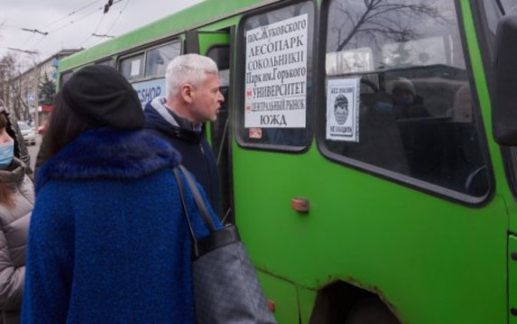 Со вторника в транспорте будут выдавать маски в случае необходимости Со вторника в транспорте будут выдавать маски в случае необходимости