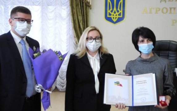 Татьяна Егорова-Луценко поздравила работников пищевой промышленности области с профессиональным праздником Татьяна Егорова-Луценко поздравила работников пищевой промышленности области с профессиональным праздником