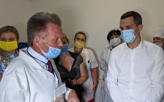 В Богодуховскую центральную районную больницу передали 2 новых аппарата ИВЛ В Богодуховскую центральную районную больницу передали 2 новых аппарата ИВЛ