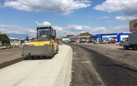 В этом году дорожники отремонтируют 18,3 км дороги Чугуев - Печенеги - Великий Бурлук В этом году дорожники отремонтируют 18,3 км дороги Чугуев - Печенеги - Великий Бурлук