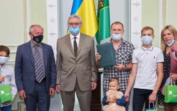 В Харькове 100-я семья подписала кредитный договор на приобретение жилья В Харькове 100-я семья подписала кредитный договор на приобретение жилья