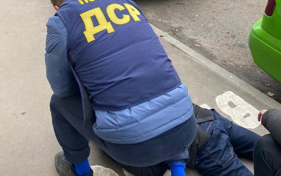 В Харькове милиция разоблачила группу лиц, которые пытались отобрать у мужчины квартиру В Харькове милиция разоблачила группу лиц, которые пытались отобрать у мужчины квартиру